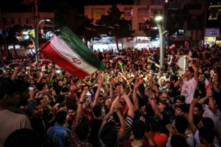 چگونه شادی را به خود، خانواده و جامعه تزریق کنیم؟