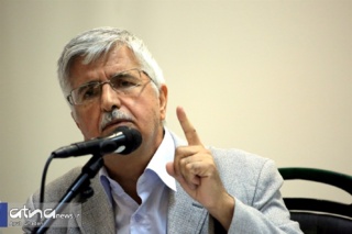 سیاست عرصه تدبیر امور عمومی است